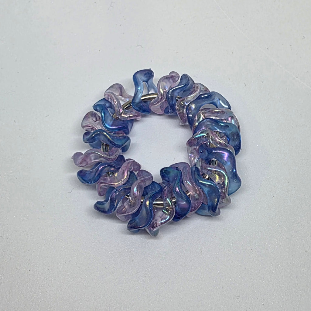 Regular Iridescent Wonderful Waves
